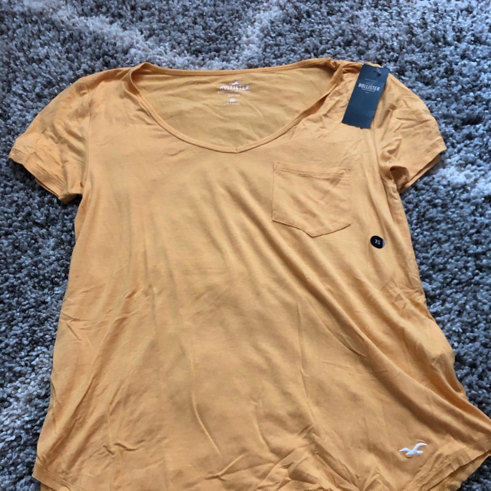 *new* yellow hollister T-shirt